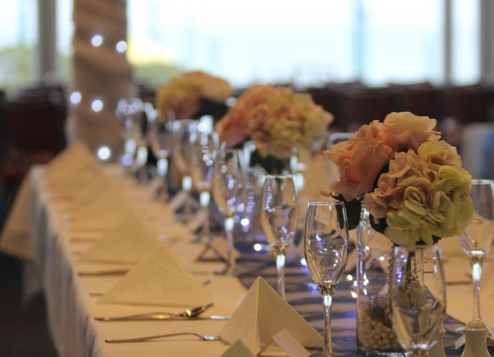 Table Centerpieces, Vases & Runners